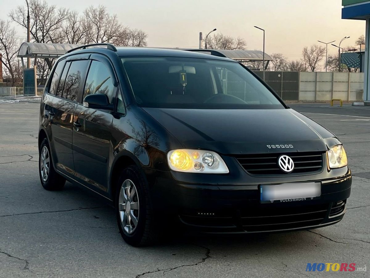 2004' Volkswagen Touran photo #3