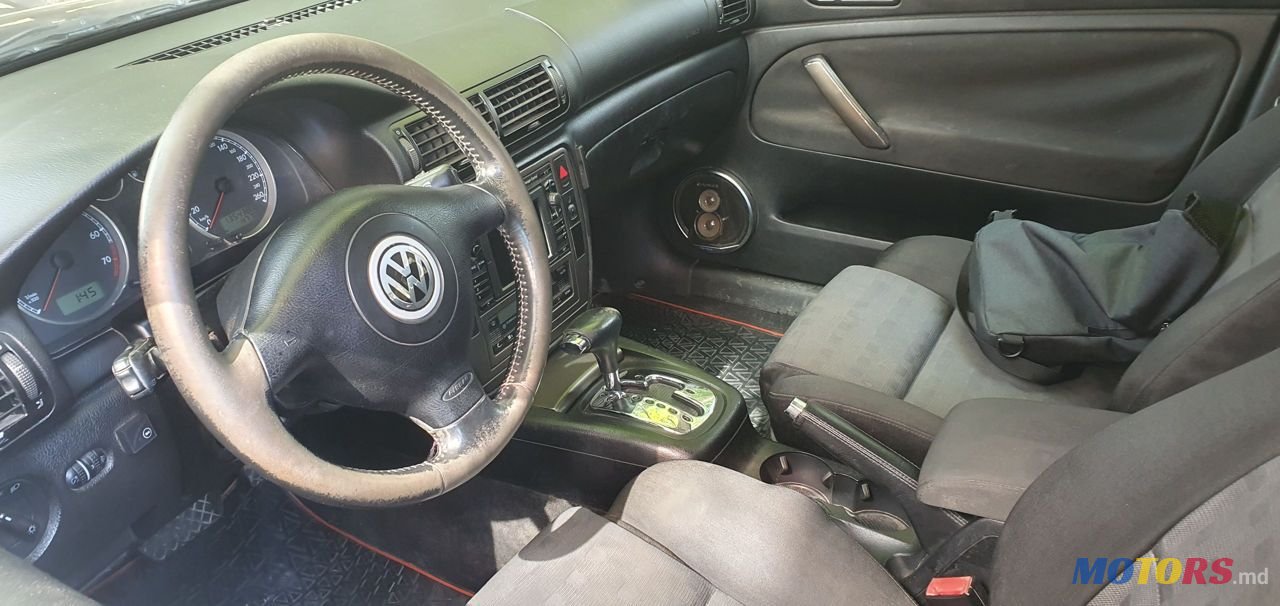 2002' Volkswagen Passat photo #1