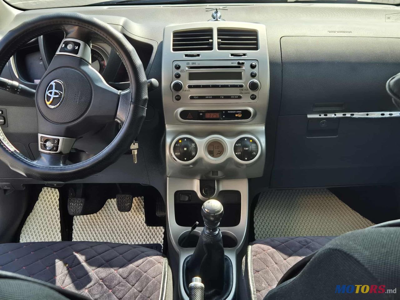 2009' Toyota Urban Cruiser photo #6