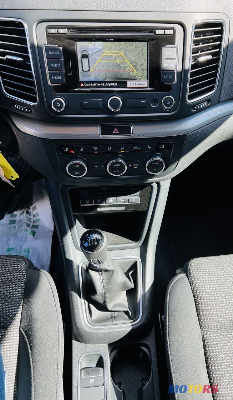 2013' Volkswagen Sharan photo #6