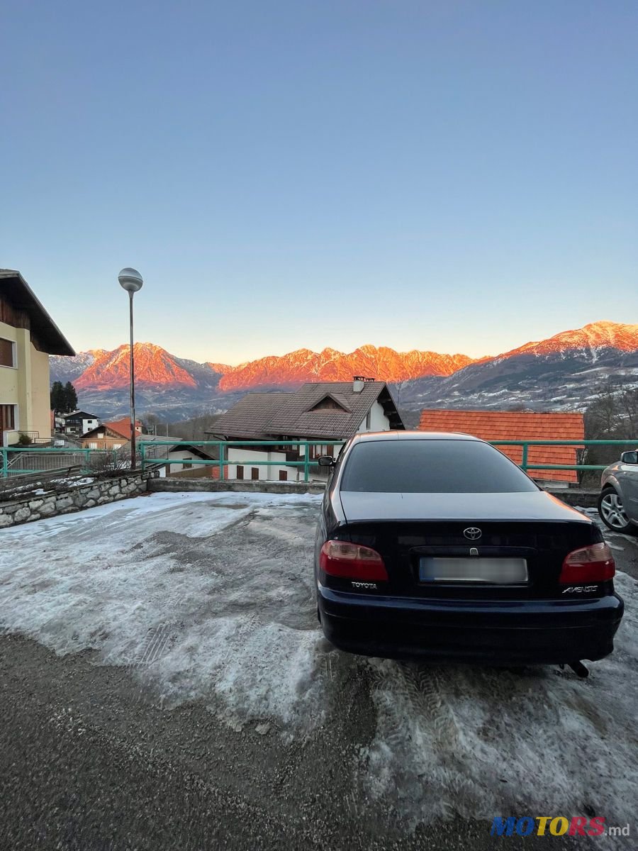 2002' Toyota Avensis photo #5