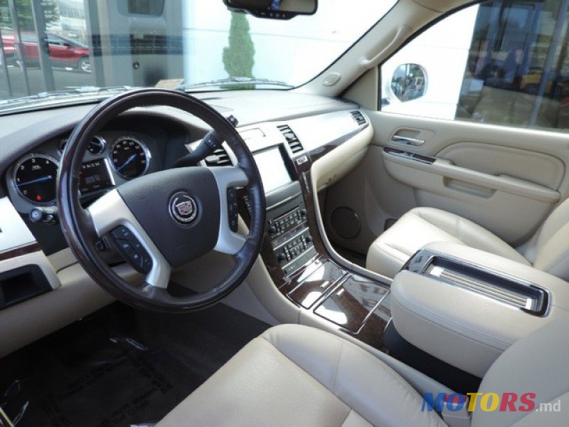 2012' Ford Explorer photo #6