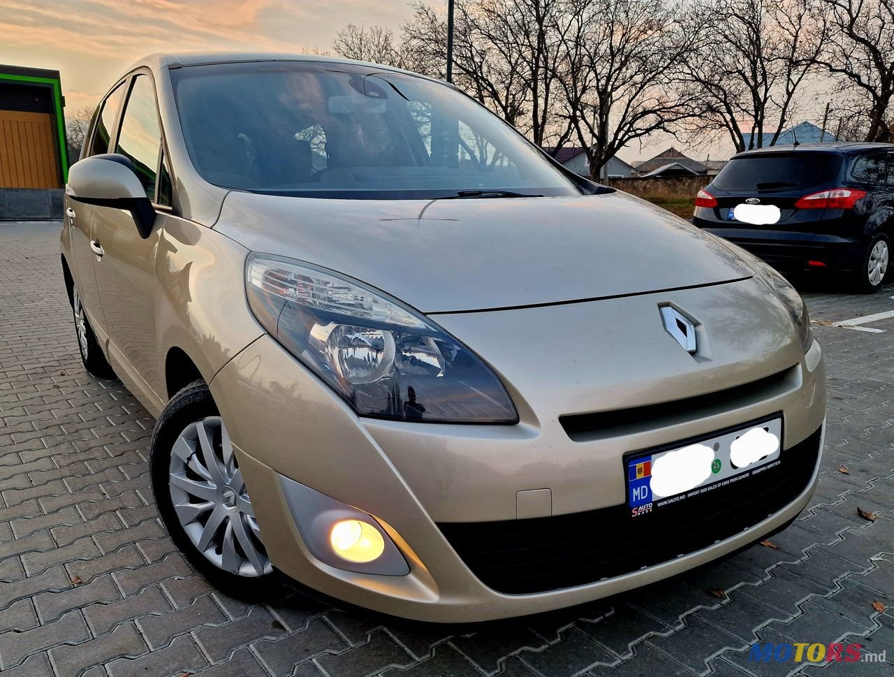2009' Renault Grand Scenic photo #1