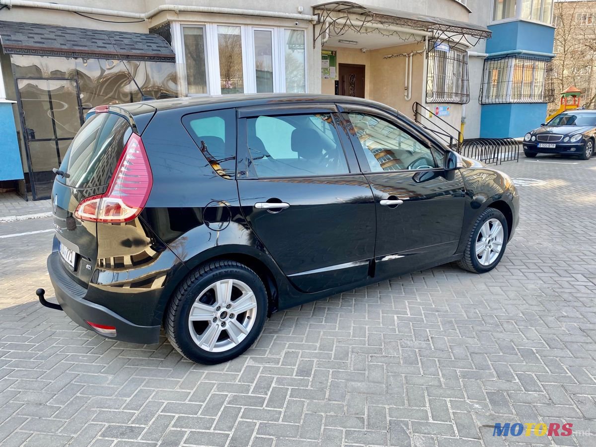 2011' Renault Scenic photo #3