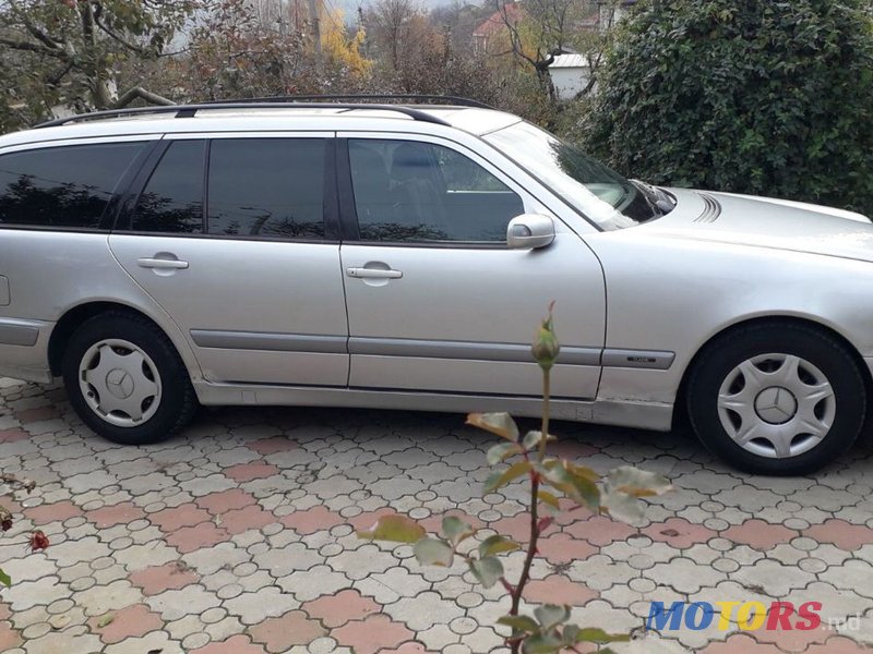 2002' Mercedes-Benz E-Class Wagon photo #2