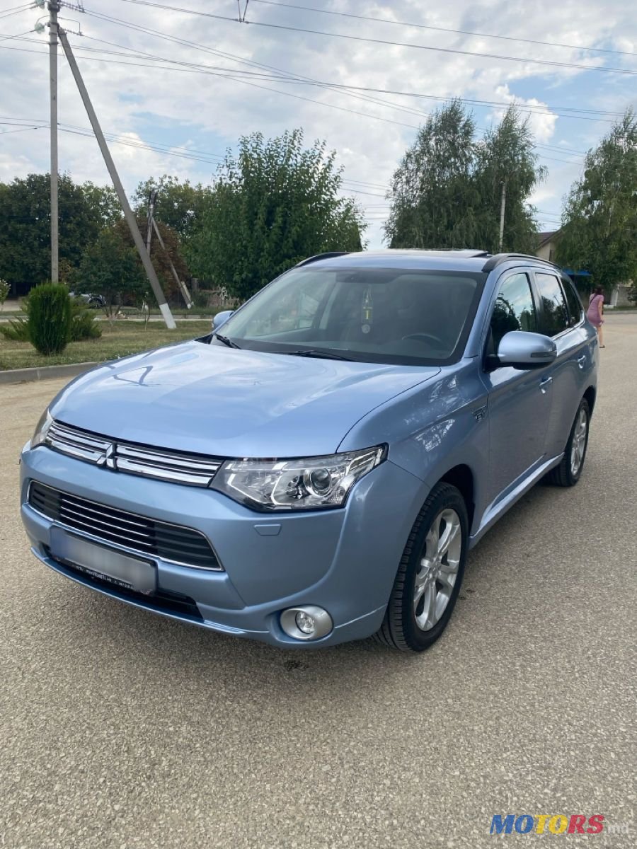 2013' Mitsubishi Outlander photo #1