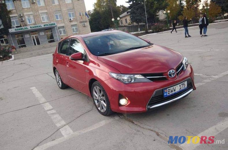 2013' Toyota Auris photo #1