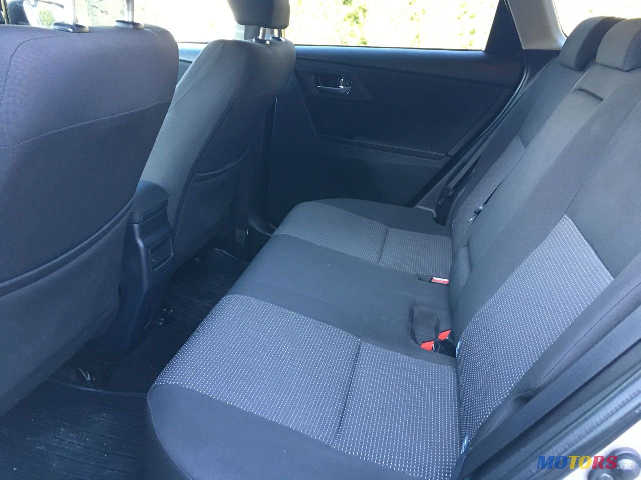 2014' Toyota Auris photo #4