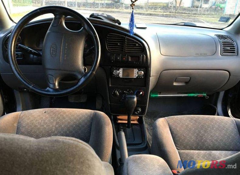 2004' Kia Spectra photo #2