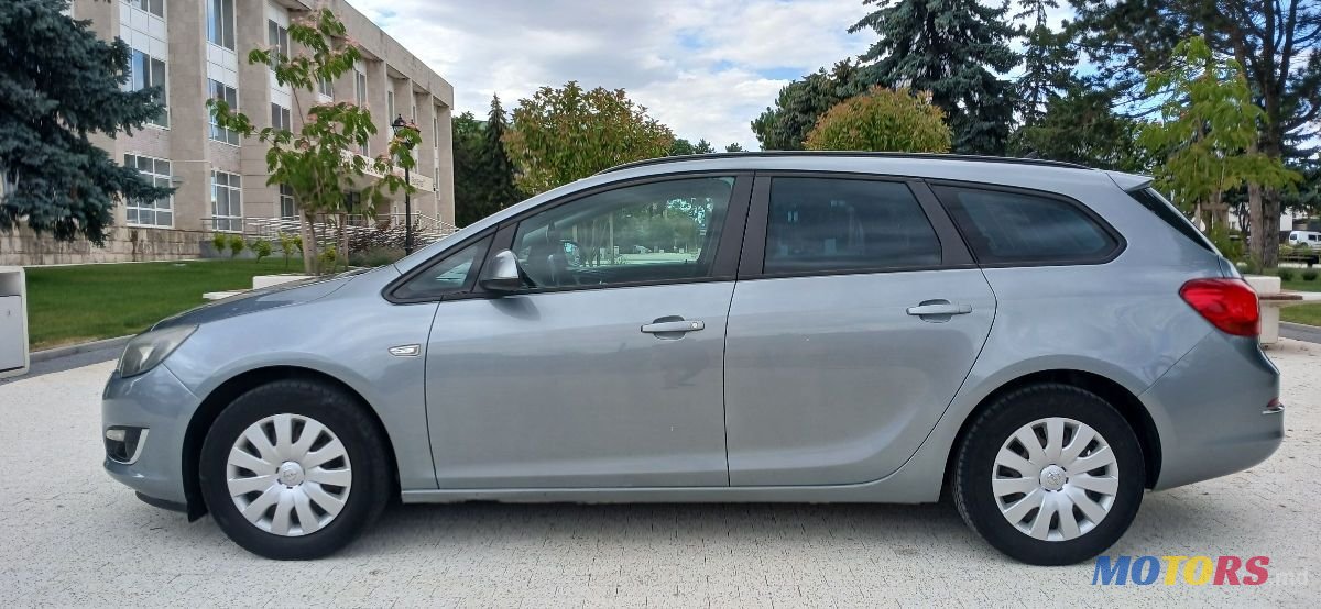 2012' Opel Astra photo #6