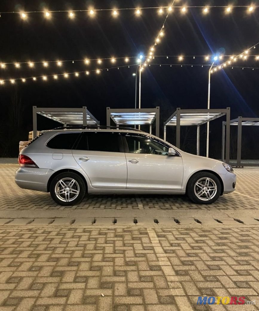 2010' Volkswagen Golf photo #1