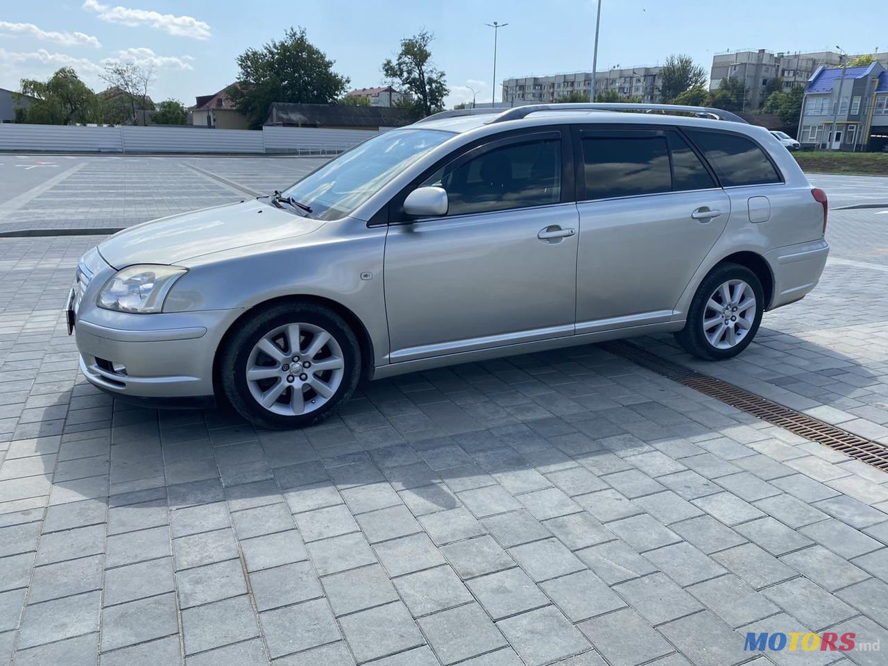 2004' Toyota Avensis photo #3