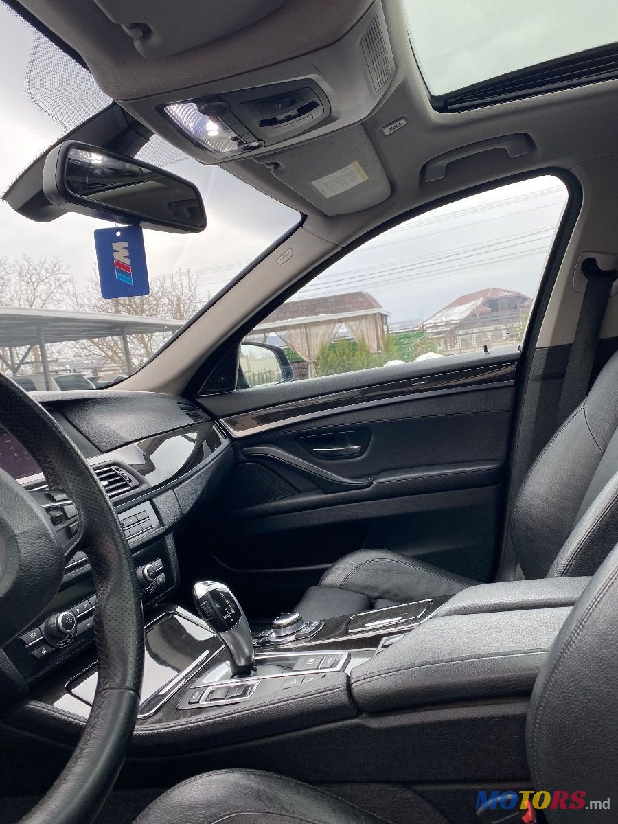 2011' BMW 5 Series photo #6