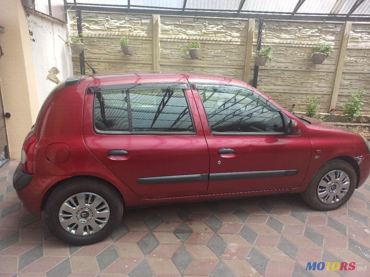 2002' Renault Clio photo #2