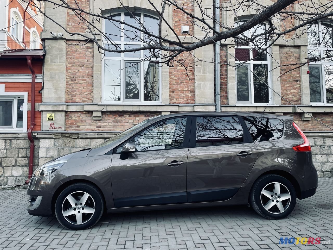 2012' Renault Grand Scenic photo #6