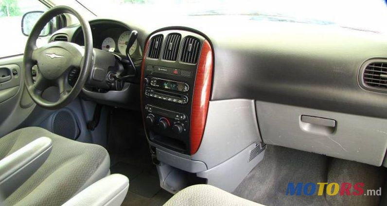 2005' Chrysler Grand Voyager photo #1