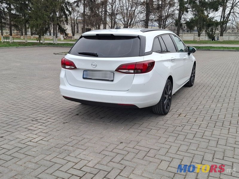 2020' Opel Astra photo #3