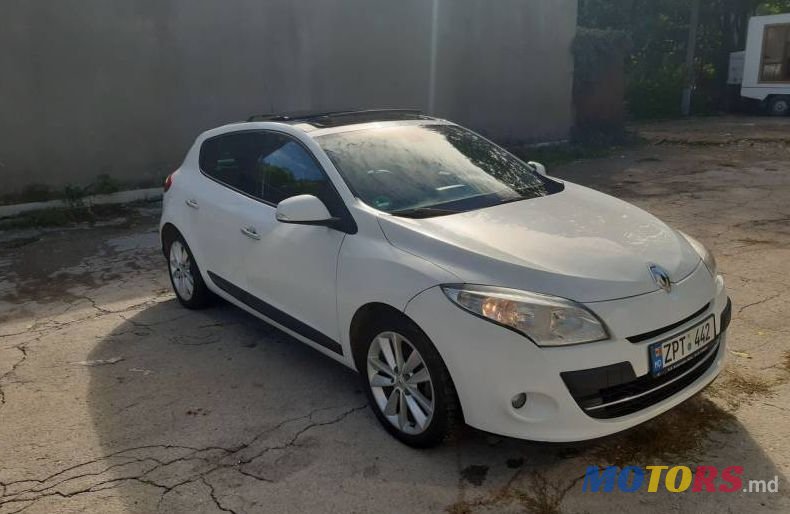 2011' Renault Megane photo #3