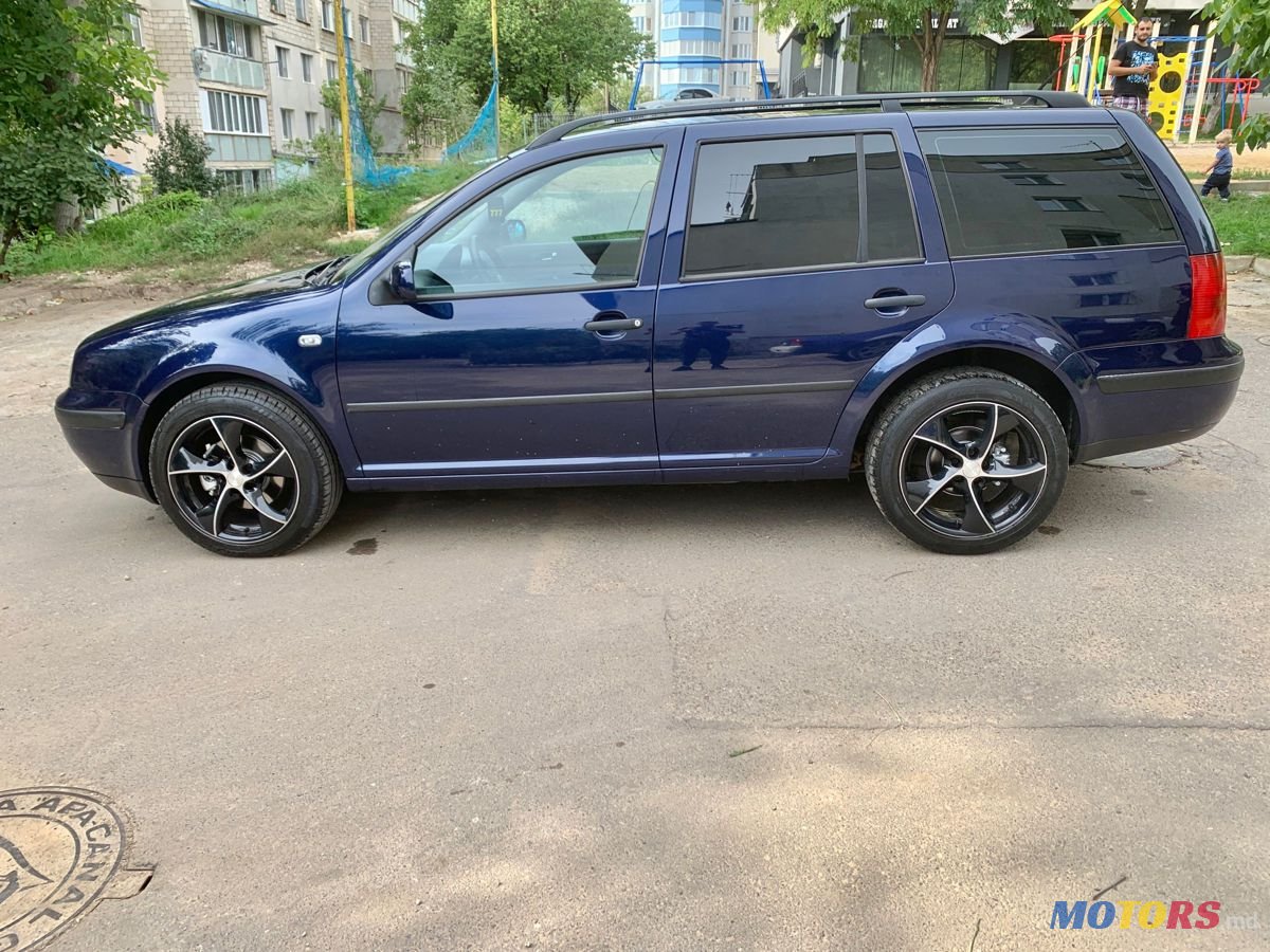 2002' Volkswagen Golf photo #4