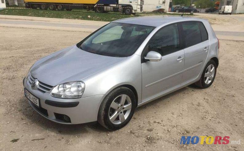 2009' Volkswagen Golf photo #2