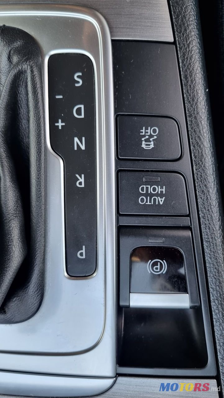 2013' Volkswagen Passat photo #5