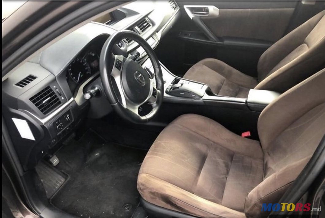 2011' Lexus CT photo #3