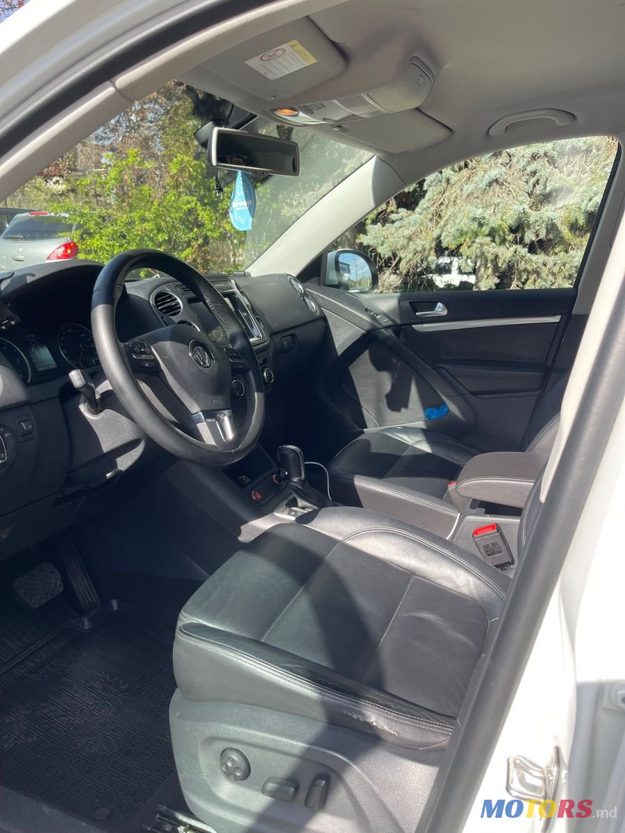 2016' Volkswagen Tiguan photo #5