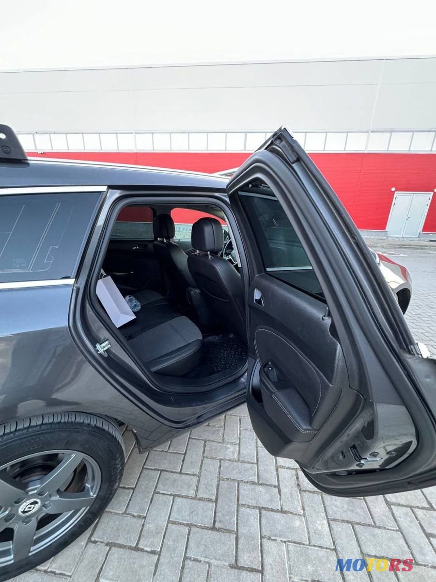 2012' Opel Astra photo #5