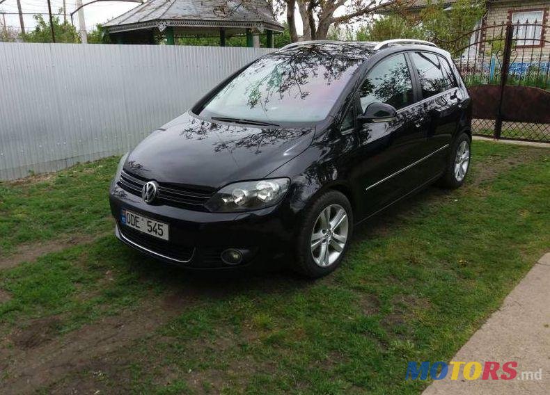 2010' Volkswagen Golf Plus photo #2