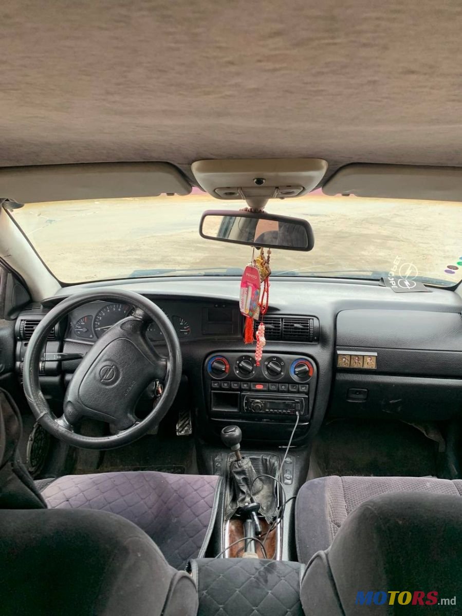 1995' Opel Omega photo #3