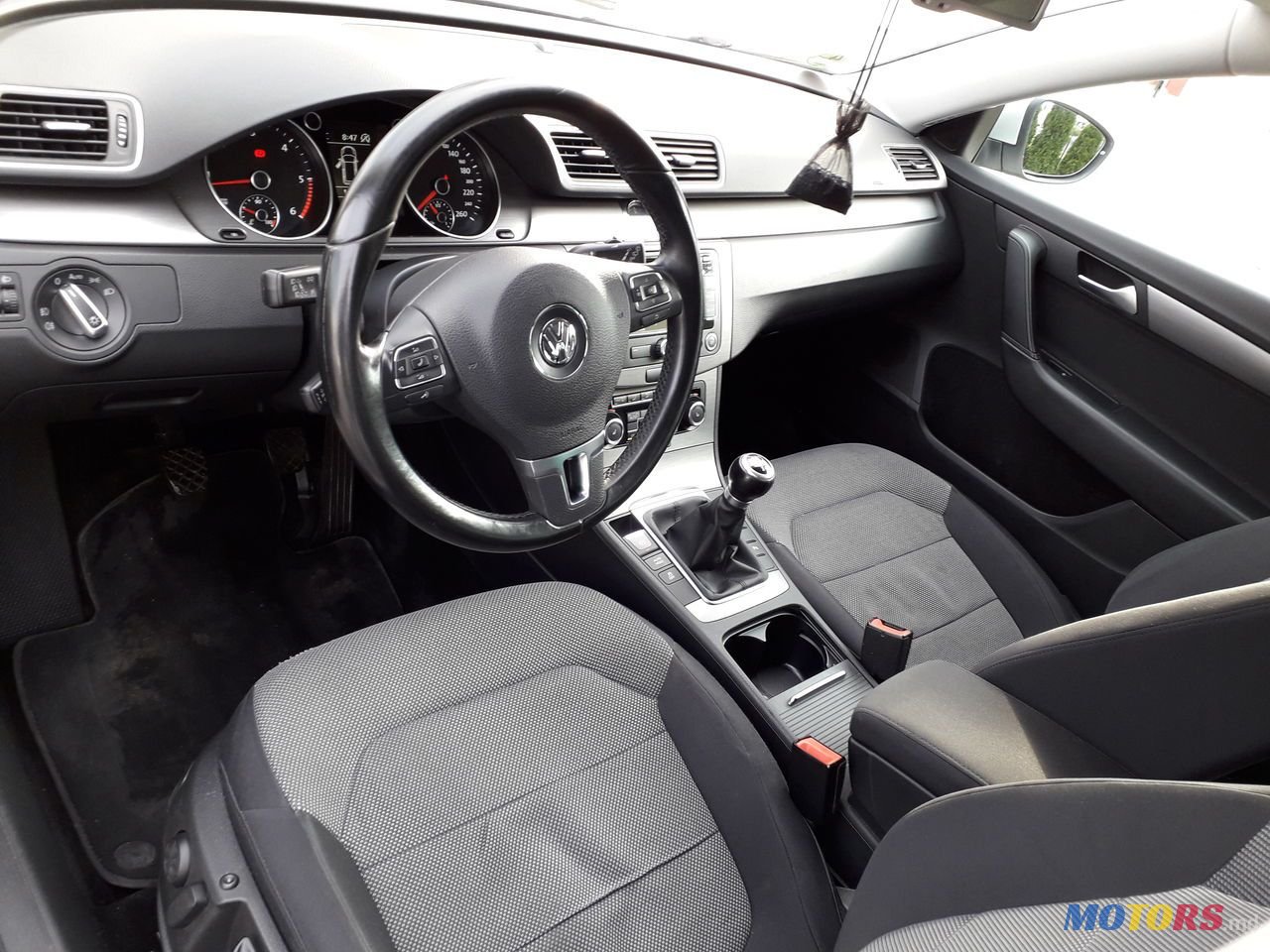 2011' Volkswagen Passat photo #5