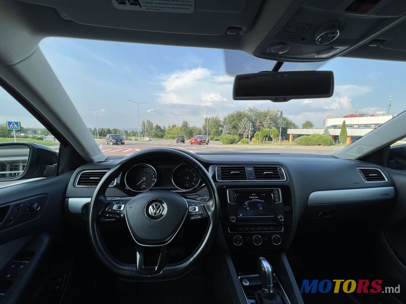 2016' Volkswagen Jetta photo #4