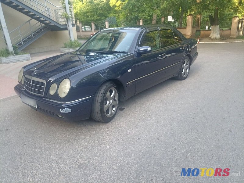 1999' Mercedes-Benz E-Class photo #2