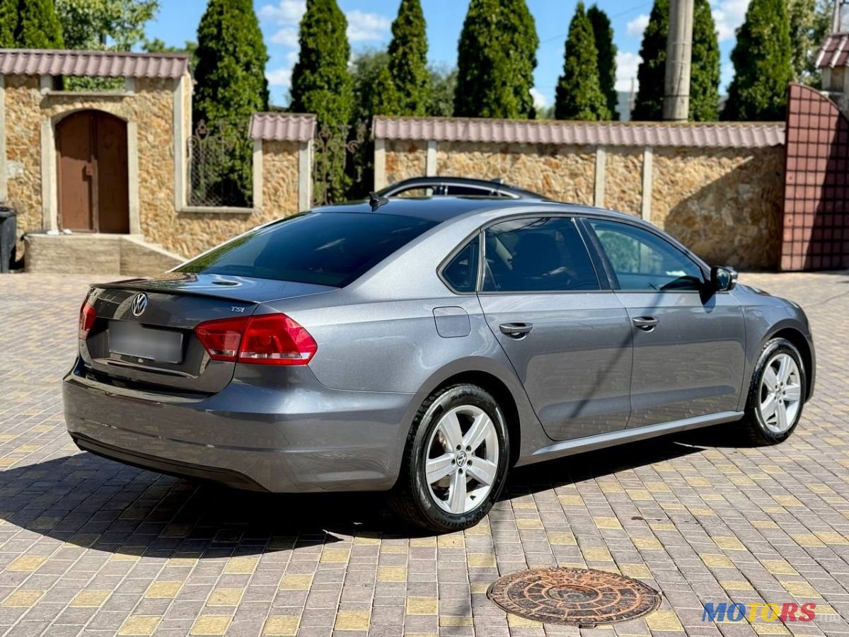 2014' Volkswagen Passat photo #5