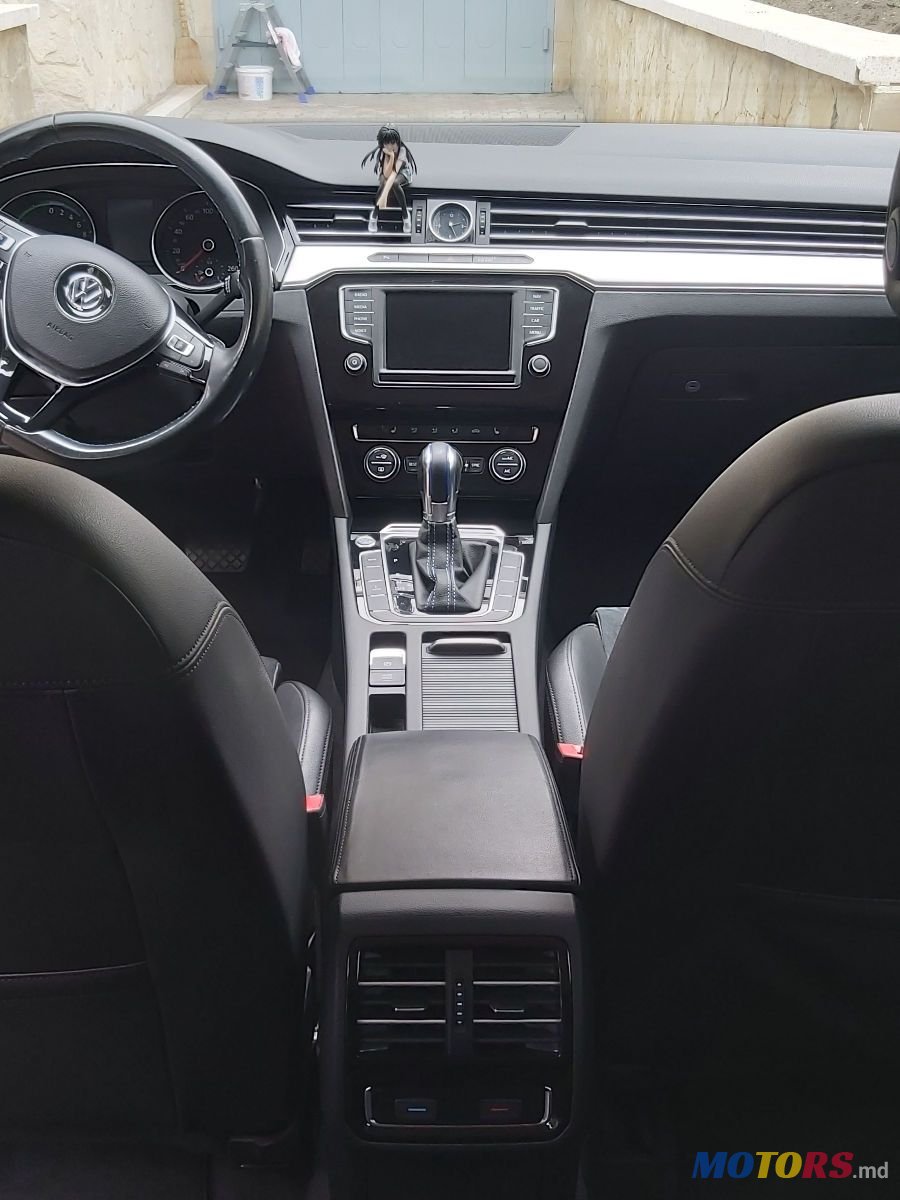 2015' Volkswagen Passat photo #3