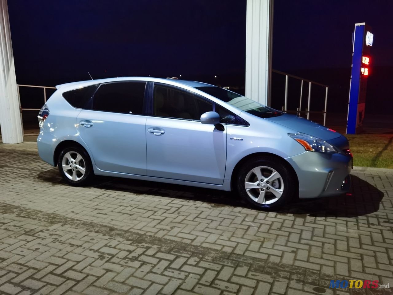 2013' Toyota Prius V photo #1