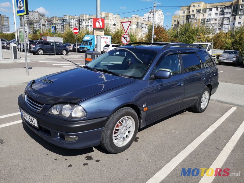 2000' Toyota Avensis photo #3