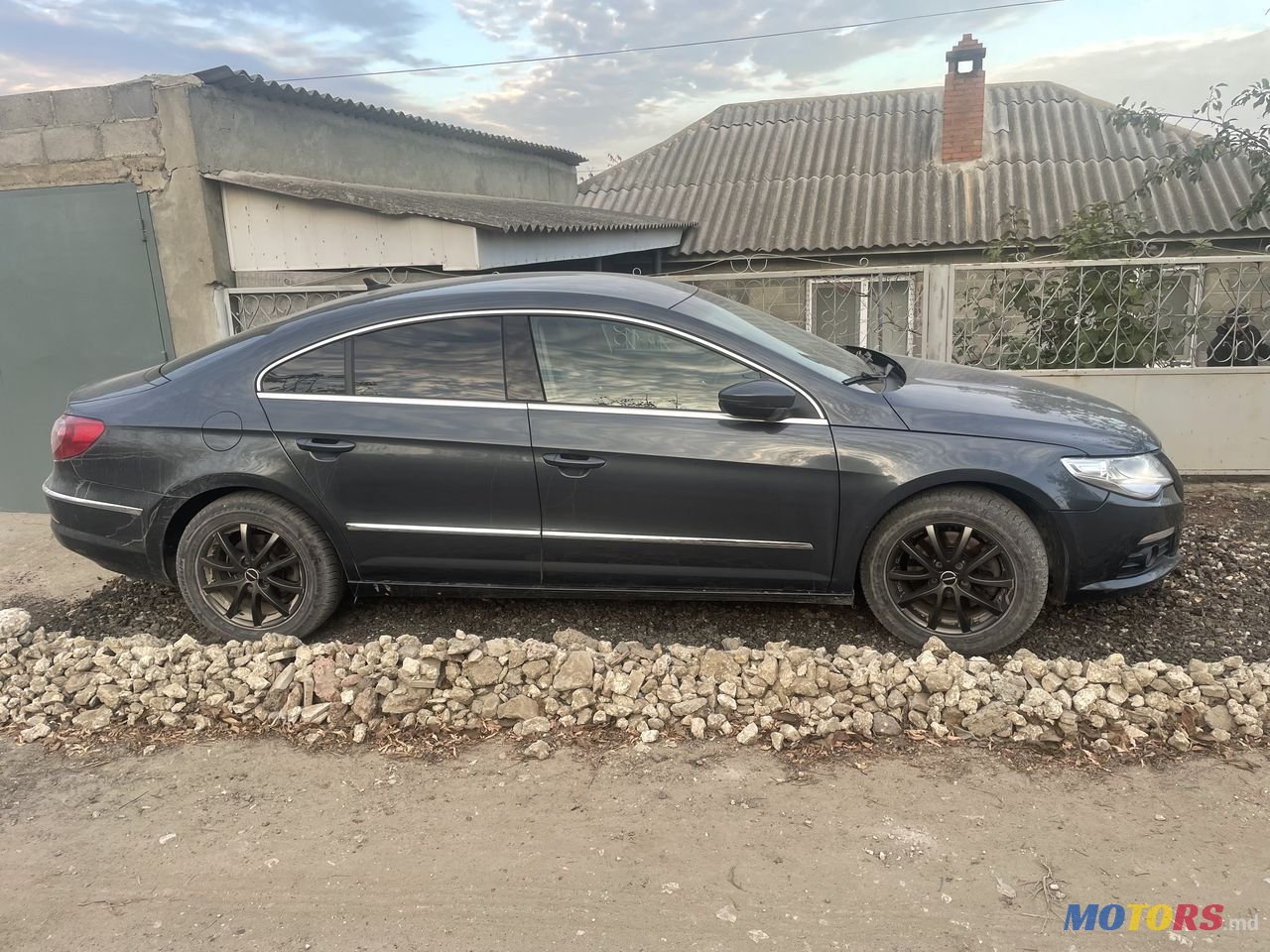 2011' Volkswagen Passat photo #3