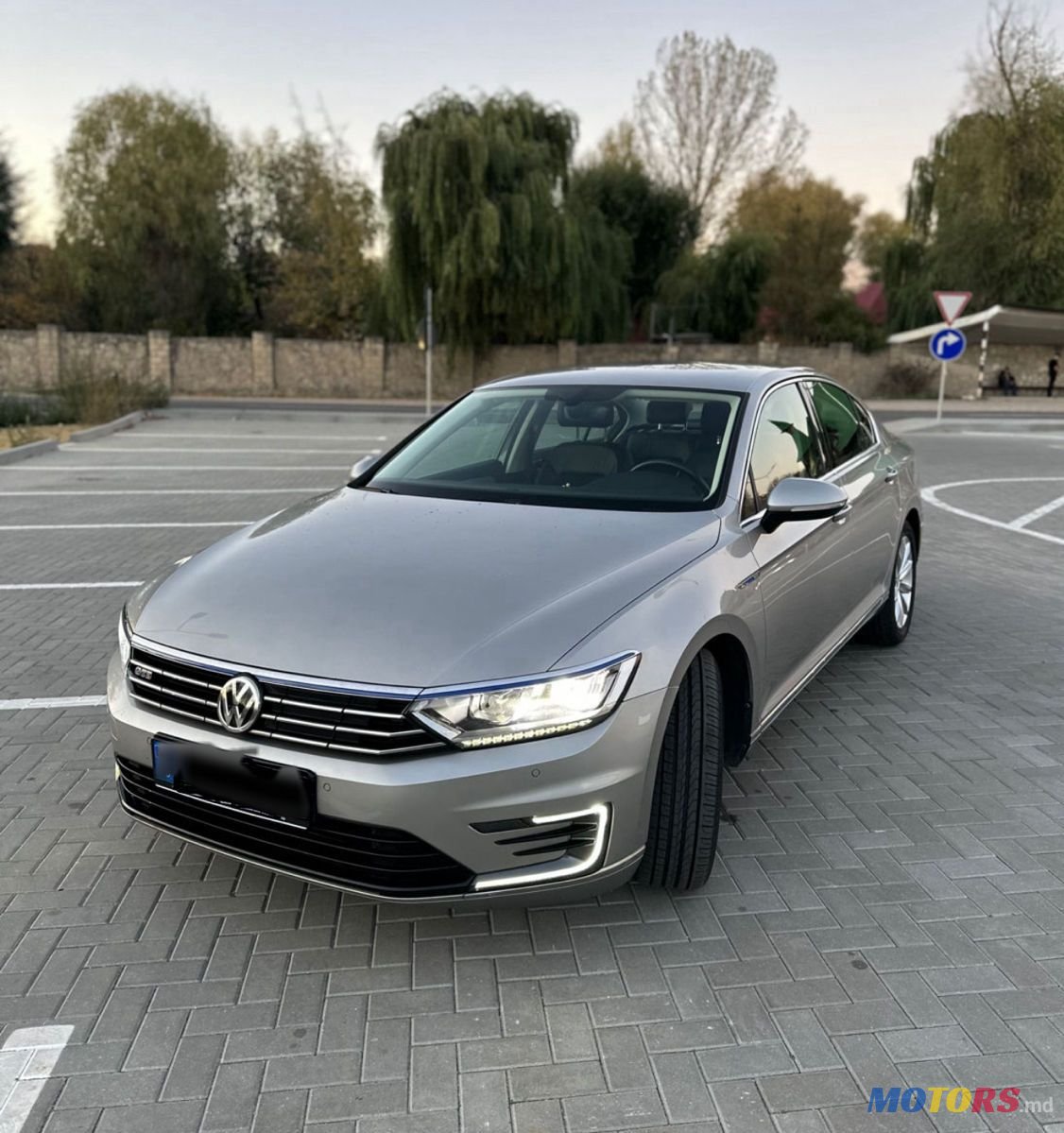 2016' Volkswagen Passat photo #2