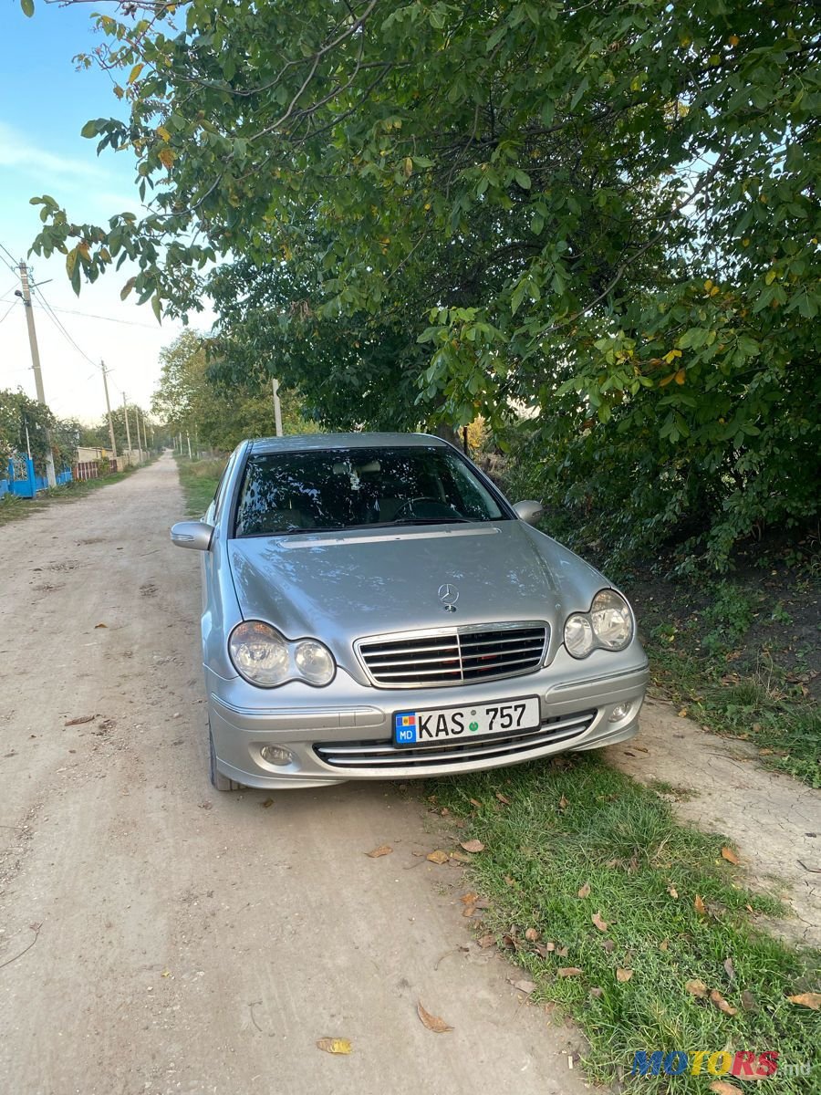 2004' Mercedes-Benz C Класс photo #1