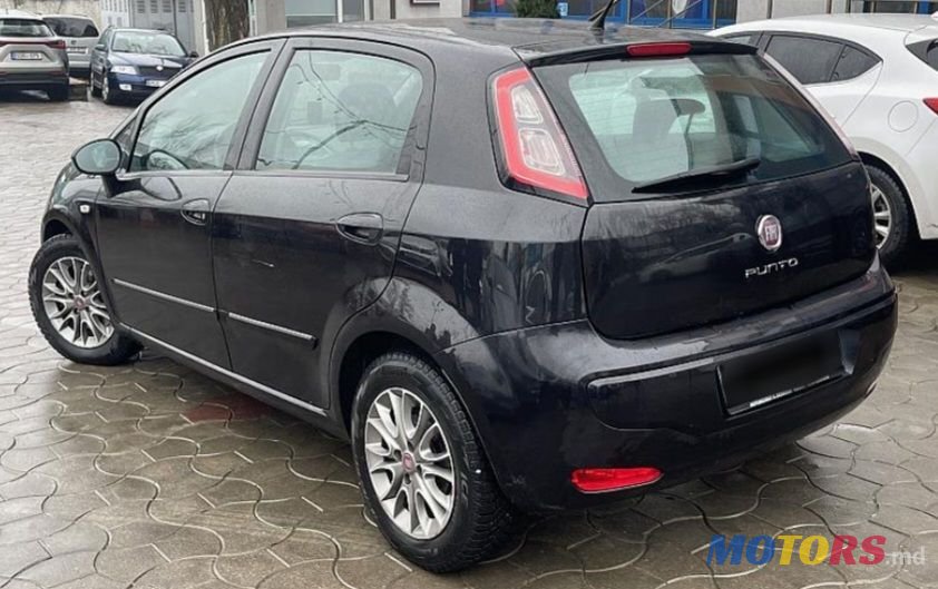 2012' Fiat Punto photo #4