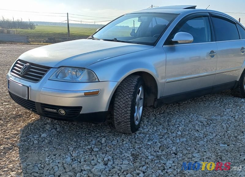 2004' Volkswagen Passat photo #2