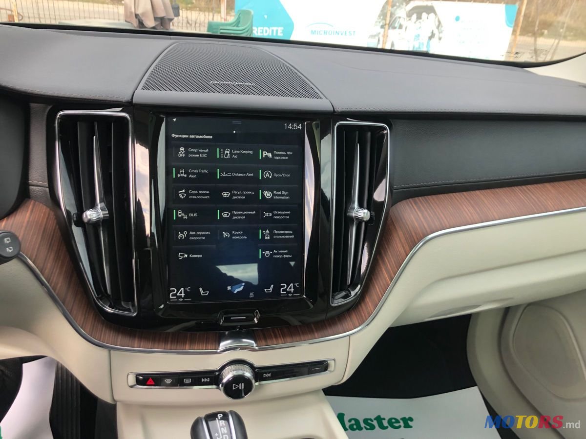 2018' Volvo XC60 photo #5