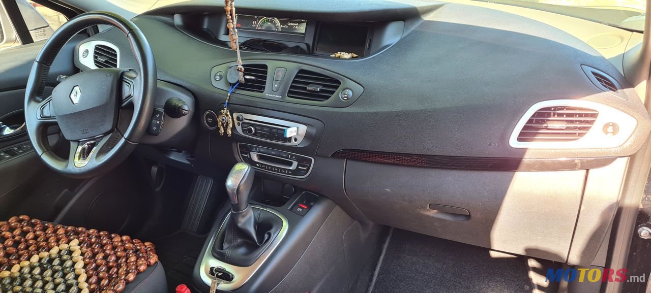 2013' Renault Grand Scenic photo #4