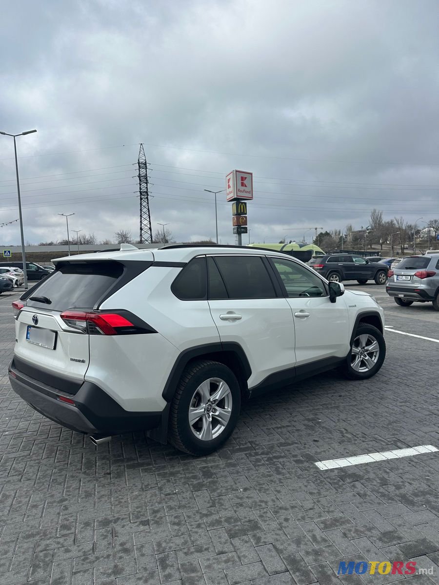 2019' Toyota RAV4 photo #4