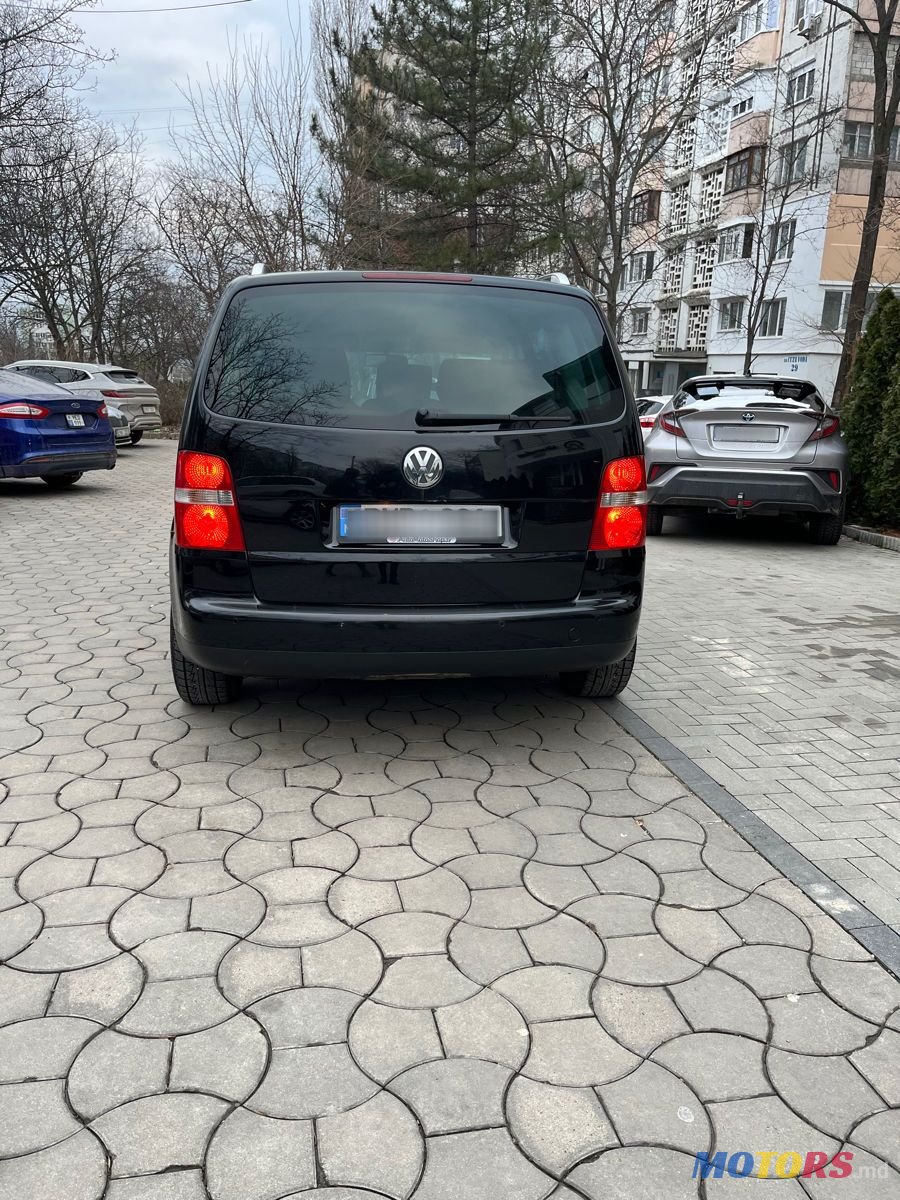 2004' Volkswagen Touran photo #6