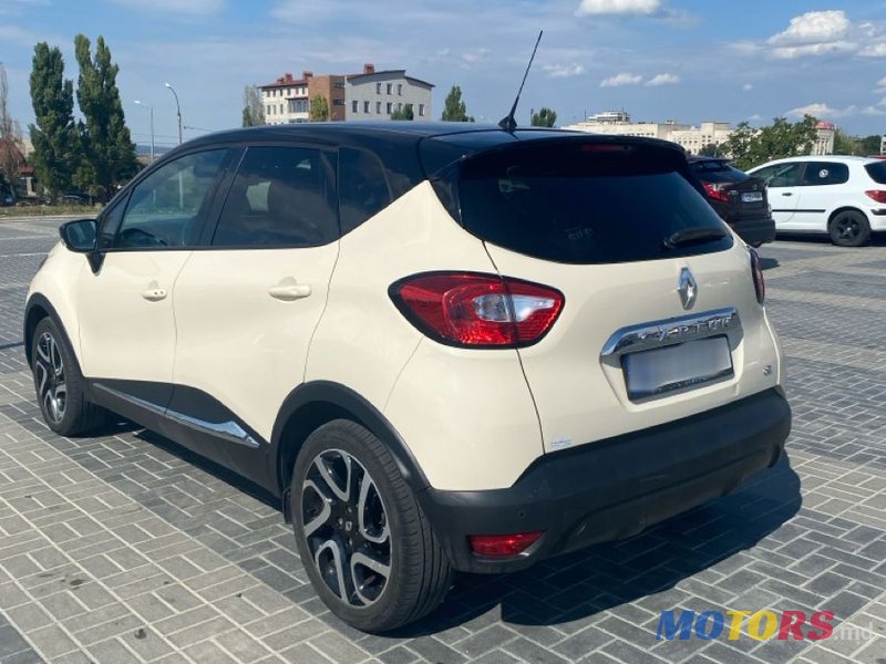 2015' Renault Captur photo #3