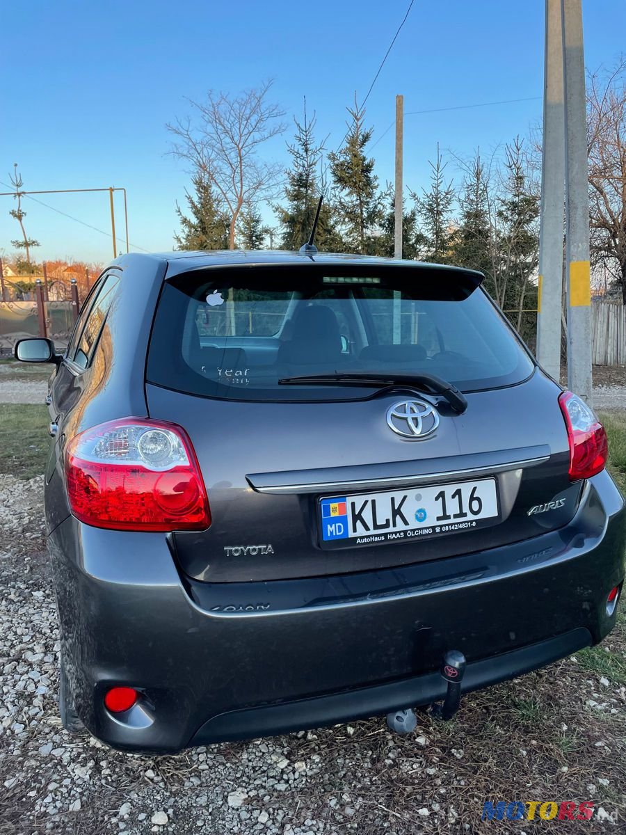 2011' Toyota Auris photo #3