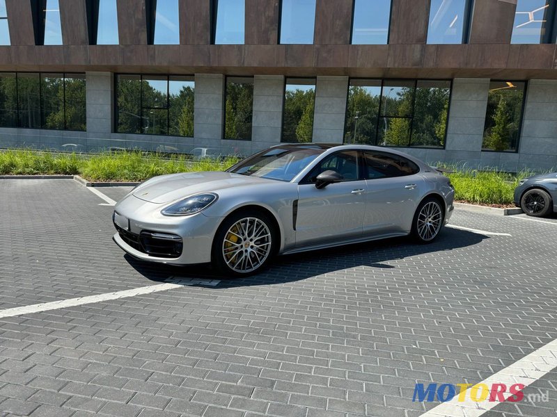 2018' Porsche Panamera photo #1