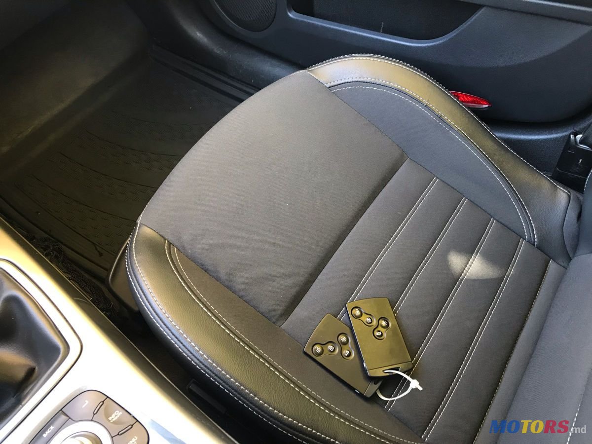 2011' Renault Laguna photo #4